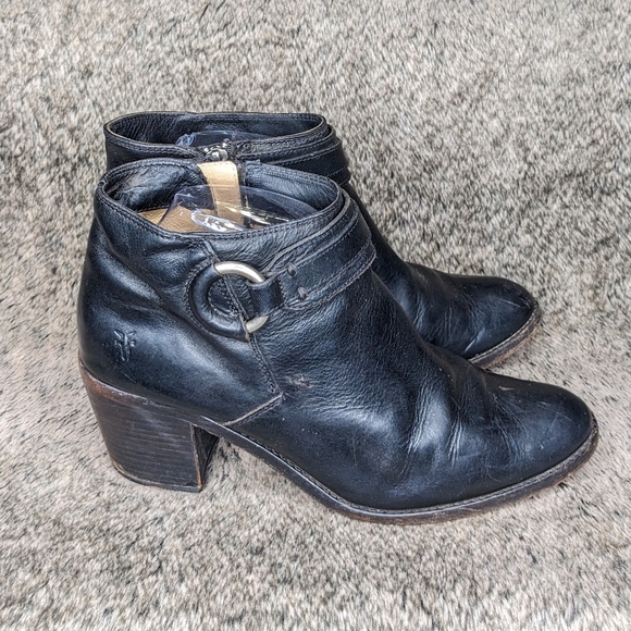 Frye Janis Ring Short Leather Bootie Black 9 - Picture 3 of 13